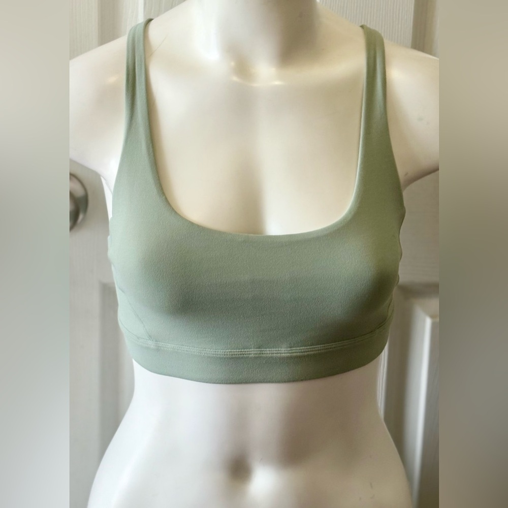 Stori. Sage Green Women’s Criss Cross Sports Bra size 8